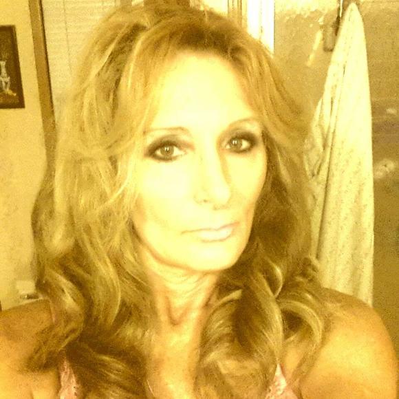 Meet your Posher, Shelly - Picture 1 of 1